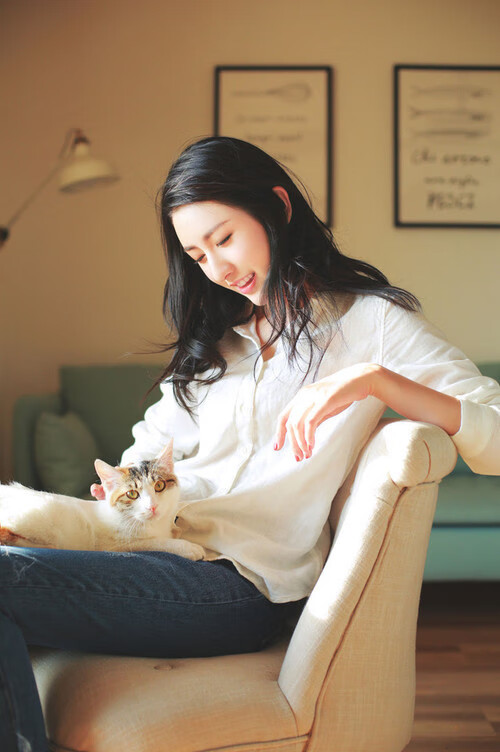 简:作为全黑队的边锋,他的突破能力为全黑队注入源源动力,mf简黑